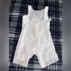 White Lace Trim Shapewear Bodysuit - Size 3X ( fits a 1X)